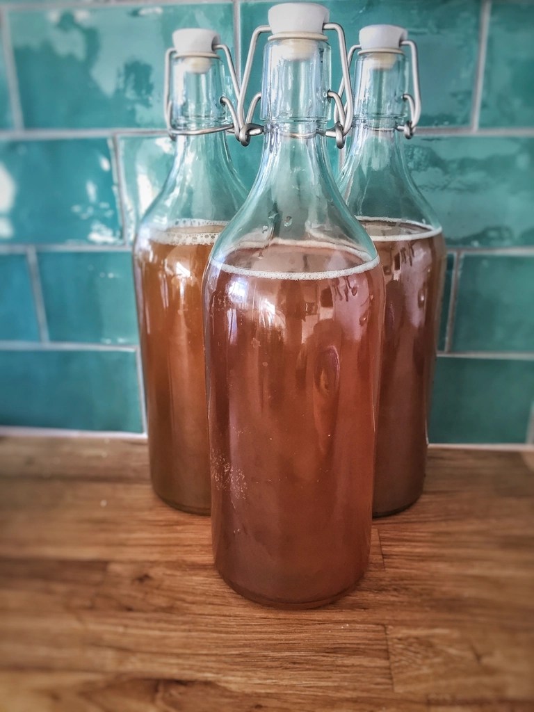 Guide to Kombucha Bottling &&nbsp;Flavoring